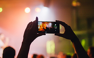 財報里的文娛:影視負(fù)重 游戲紅利爆發(fā)“宅經(jīng)濟(jì)”帶不動在線音樂