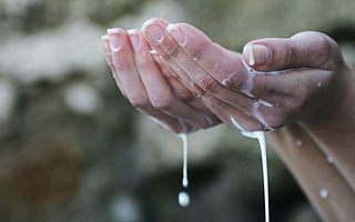 奶企中報背后的故事：奶粉行業進入高端之戰