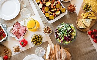 15家食品公司半年报透视：三只松鼠增收不增利 好想你增利不增收