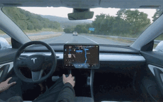 你的下一辆车可以智能进化，但需要不停充值