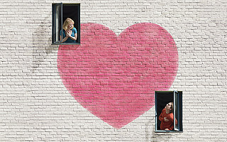 互联网相亲，是怎么收割单身男女的？