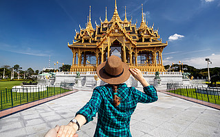 国庆长假共接待国内游客6.37亿人次，天眼查：我国今年新增旅游相关企业数量已超过43万家