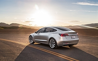 特斯拉年营销费仅1.8亿元，吉利是其20倍，大众集团高达1620亿