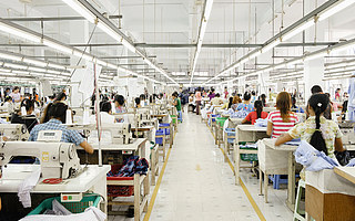 距离剩者为王，服饰企业还要跨过很多道坎？