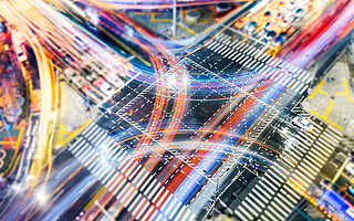 蚂蚁向东，陆金所向西