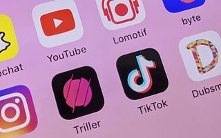 碰瓷TikTok、下载量夸大5倍，这家美国短视频公司要上市了