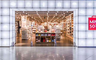 争抢中国版Costco宝座，名创优品的全球零售野望