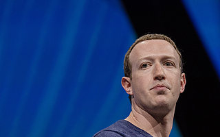 「中间派」扎克伯格：远离硅谷，靠近特朗普？