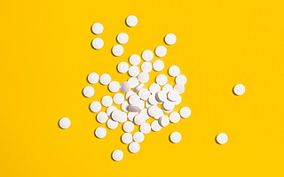 金城醫(yī)藥再補(bǔ)充回購(gòu) 上半年業(yè)績(jī)“腰斬”股價(jià)跌超四成高管忙減持