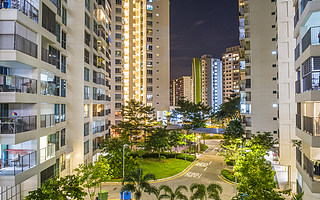 房企“灭火”：降价厮杀、谨慎拿地、抱团过冬