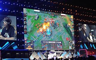 腾讯让虎牙买了带着企鹅电竞的斗鱼