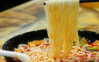 [1016创精选]“十元小店”开盘大涨22％，肯德基也对螺蛳粉下手了