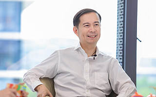 世界杭商大会授予张勇等“功勋杭商”：杭商是杭州的发展动力和核心竞争力