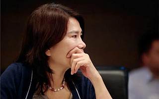 格力“女王”愿禅位，靖东踩雷后继者谁？