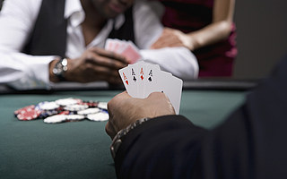 「隐秘」的德扑：精英的游戏，赌徒的狂欢