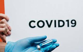 【钛晨报】辉瑞、BioNTech宣布新冠疫苗有效率超90%，全球风险资产应声狂飙；暴风集团今日摘牌，百亿市值已跌至不足亿元