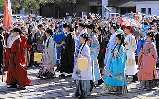 万圣节、韩国人，都挡不住汉服的二度破圈