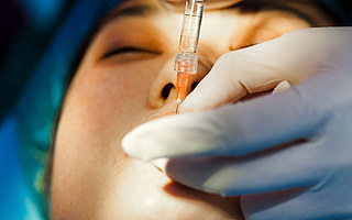 万元起步的热玛吉直播间，让他们深夜激情下单