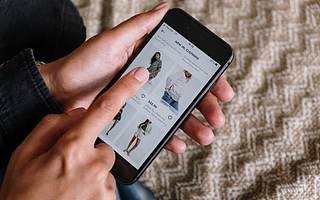 阿里巴巴雙11成交4982億 二季報菜鳥物流與云計算服務成亮點