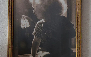 “我3岁时，坐在窗边等风来。” | “柏林人”故事