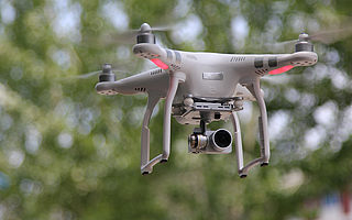 大疆：“磨刀霍霍”无人车