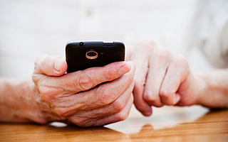 工信部动员近百个网站和APP，进行适老化和信息无障碍改造 | 钛快讯