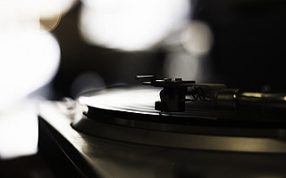 疫情下，流媒体成为三大唱片公司的“救命稻草”