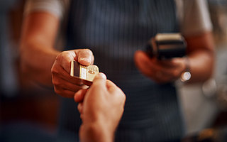 月薪三千，如何喜提Lamer、Gucci、LV？