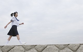 当线上二次元服饰走向线下，它还香吗？