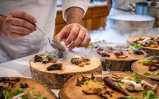 美团餐饮外卖订单均价上升变现率下降 新业务经营亏损增七成