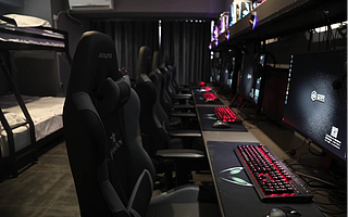 井喷的电竞酒店，淘金者的黄粱一梦