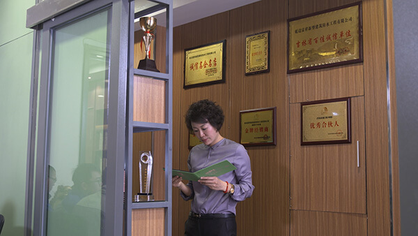 马凤玲善良温柔,常怀感恩.