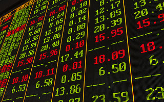 “盲盒第一股”泡泡玛特今港股上市，首日高开超100%