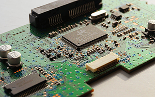 中芯国际高层“地震”复牌后股价重挫 蒋尚义离开弘芯回归任副董