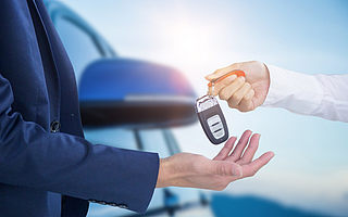 风雨飘摇优信二手车如何求生？