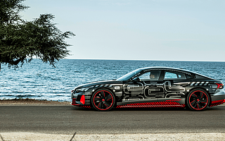 动点汽车：OPPO 智慧车机互联、奥迪量产 e-tron GT、智己汽车