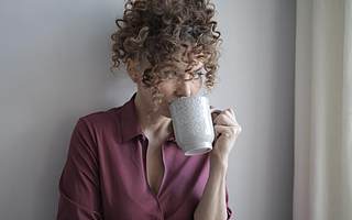 網(wǎng)紅新式茶飲衛(wèi)生堪憂 奈雪的茶菌落總數(shù)超標(biāo)?喜茶陷“衛(wèi)生門”