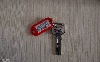 这届中介有多猛：英国名校海归，公务员转岗，一年卖房1个亿