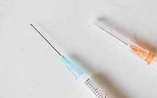 荣丰控股连续两交易日跌停 亏损后拟转让资产进军医疗健康