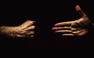 内幕交易、业绩下滑，游族网络再陷“高管投毒”罗生门