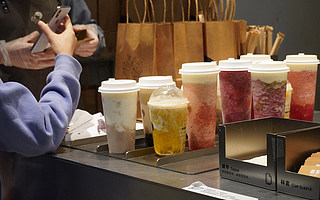 一杯奶茶10種小料，“加料趨勢”是不是過頭了？