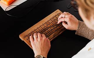 收入增速放缓 教育业务连年亏损 网龙遭股东大额减持