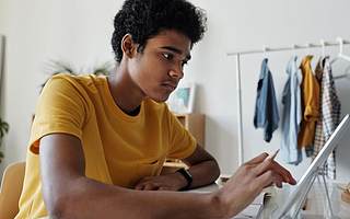 步步高控股股东质押1600万股 前三季“增收不增利”