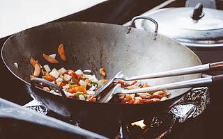 饿了么联手小红书热战美团 美食榜单吃货福音or引流手段