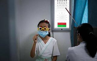 艾芬“失明”背后：爱尔眼科医疗事故频发，曾致患者左眼失明