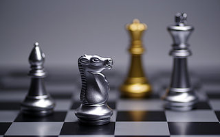 互联网大厂接连调整组织架构，透露了什么信号？