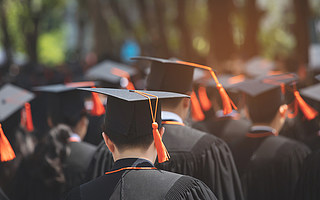 95后留学生的艰难毕业季：没去学校就已毕业，没实习就面临就业