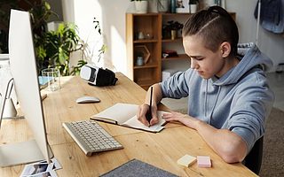 用訴訟打開2021年 這家公司如何演繹這個故事的呢?