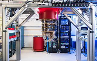 【產業互聯網周報】三家量子計算初創企業宣布融資，華為公開量子密鑰相關專利；釘釘高調押注低代碼，騰訊云低碼平臺開啟公測