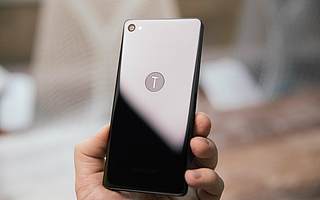 罗永浩的手机梦终于被“锤死”了